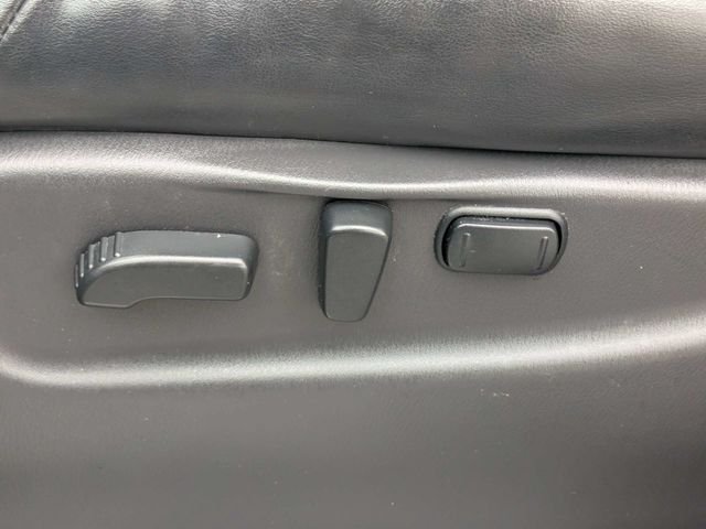 Used 2019 Black Nissan Platinum image 21