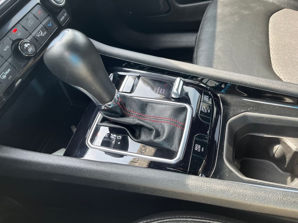 Used 2025 Bright White Clearcoat Jeep Trailhawk image 20