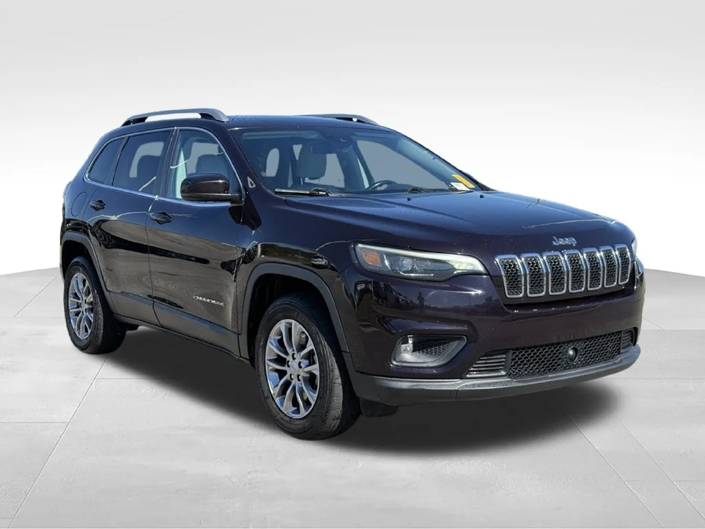 Used 2021 Red Jeep Latitude Plus image 25