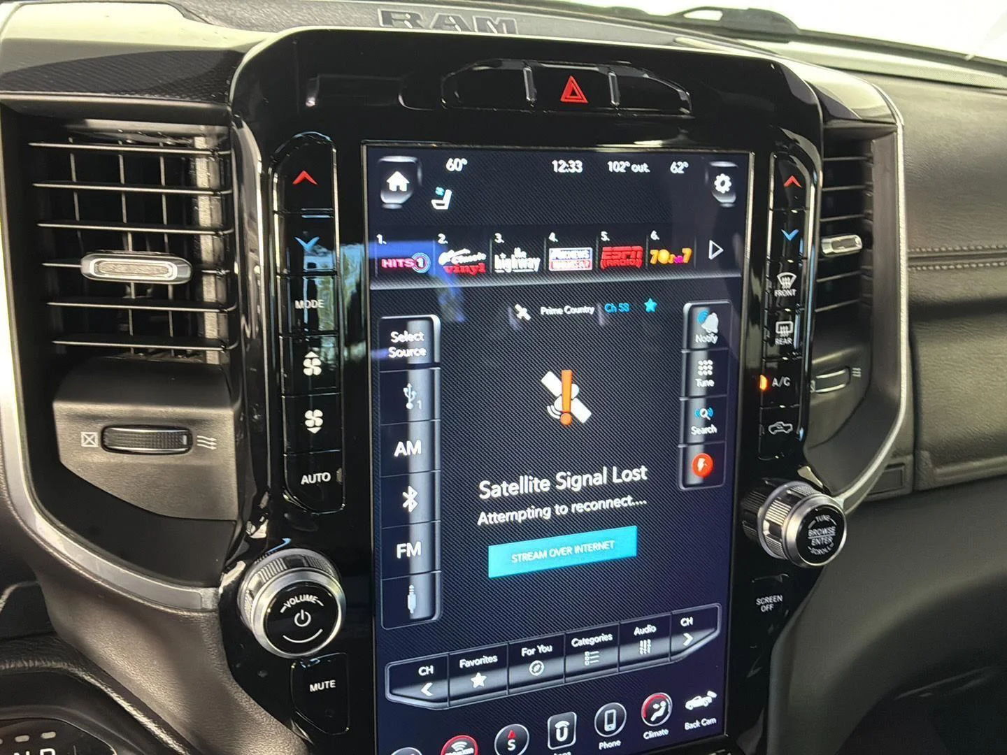 Used 2020 Patriot Blue Pearlcoat Ram Laramie image 35