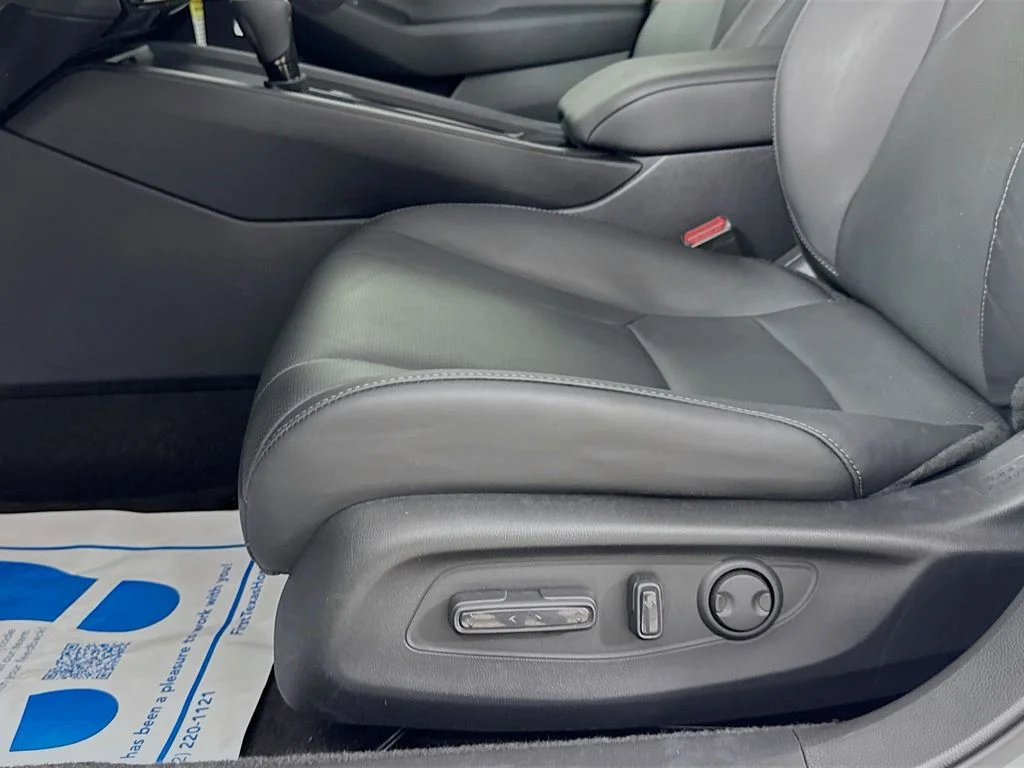 Certified Used 2025 Platinum Honda EX-L image 22