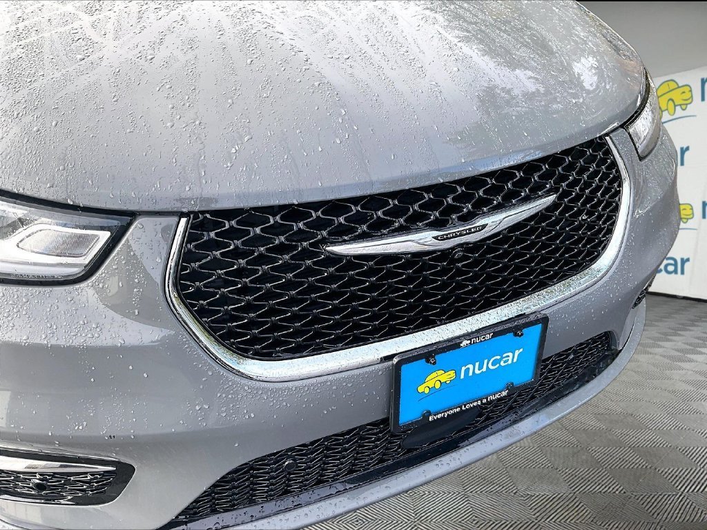 Used 2022 Ceramic Gray Clearcoat Chrysler Touring L image 33