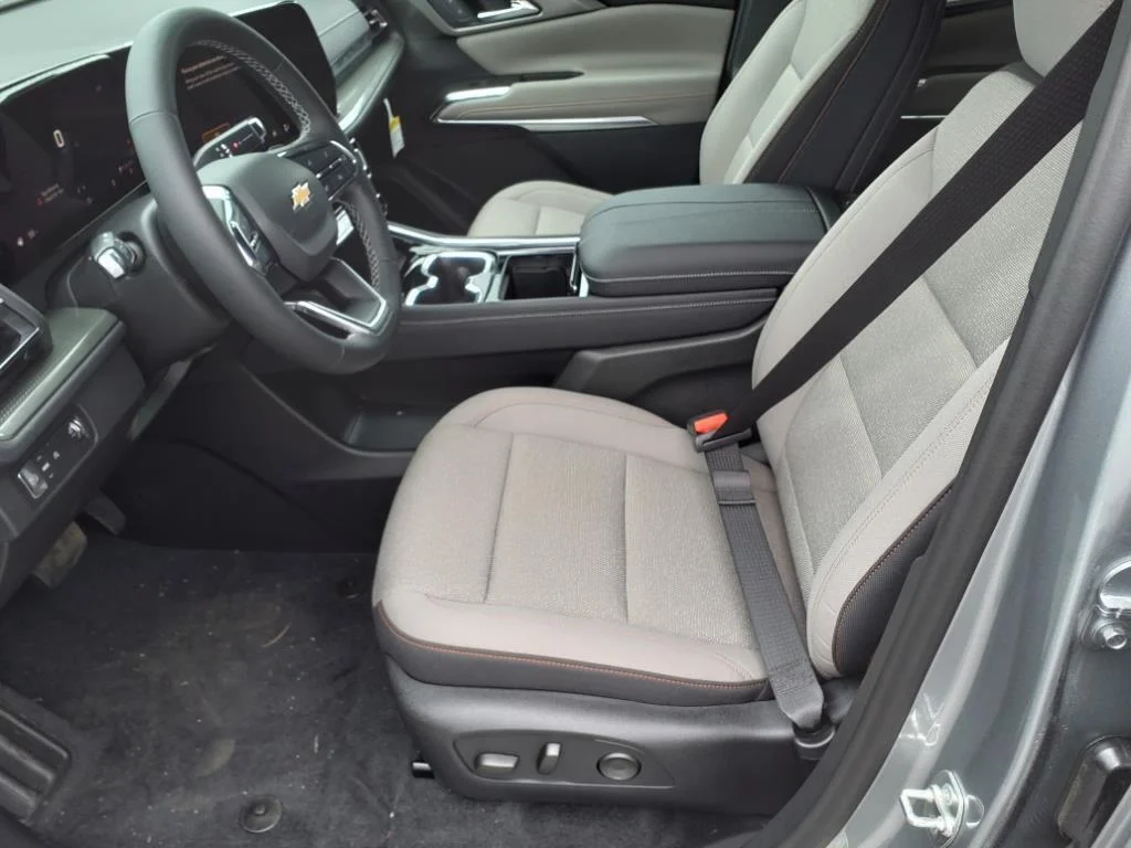 Used 2024 Sterling Gray Metallic Chevrolet FWD LT image 5
