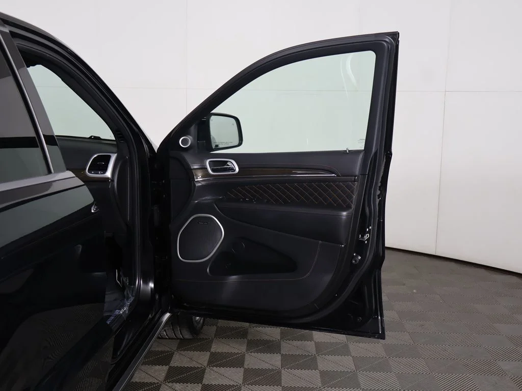 Used 2020 Black Jeep Summit image 25