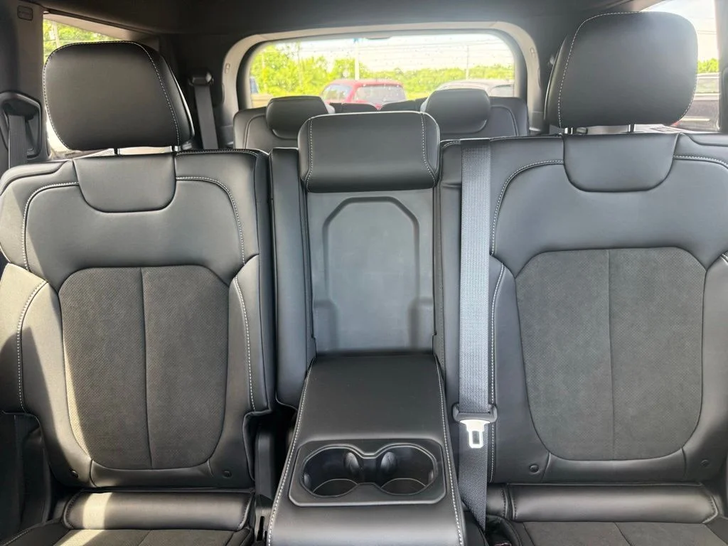 New 2026 Baltic Gray Metallic Clear-Coat Exterior Paint Jeep Laredo image 26