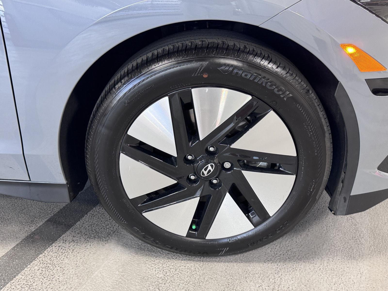 Certified Used 2025 Transmission Blue Hyundai SE image 19