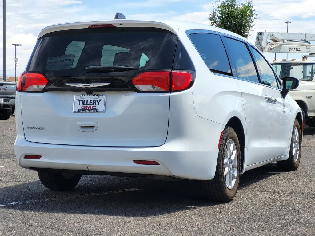 Used 2023 White Chrysler LX image 7