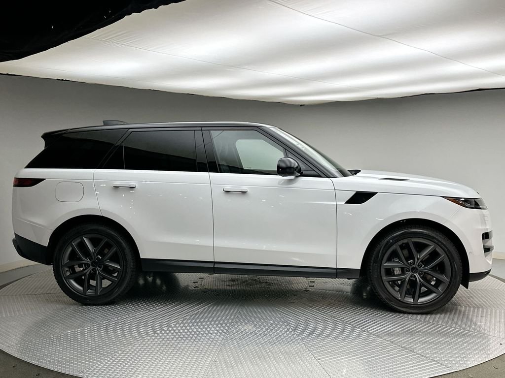 New 2027 Fuji White Land Rover SE image 4