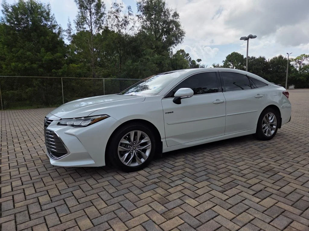 Used 2021 Beige Toyota XLE Plus image 3