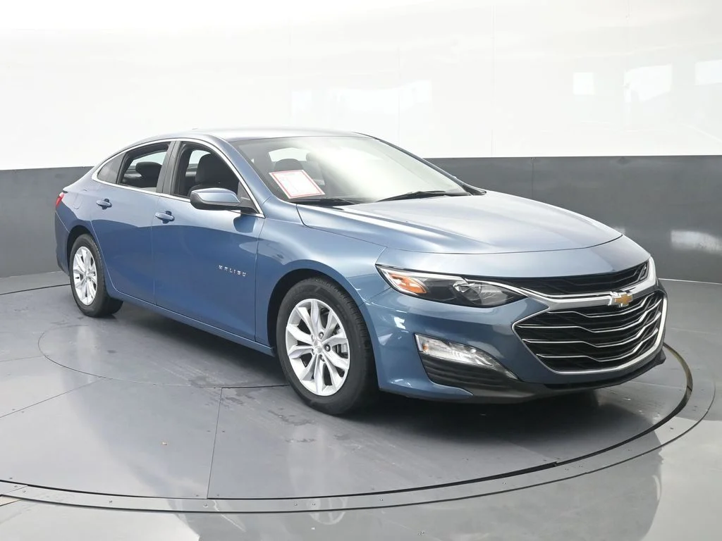 Used 2025 Lakeshore Blue Metallic Chevrolet LT image 8