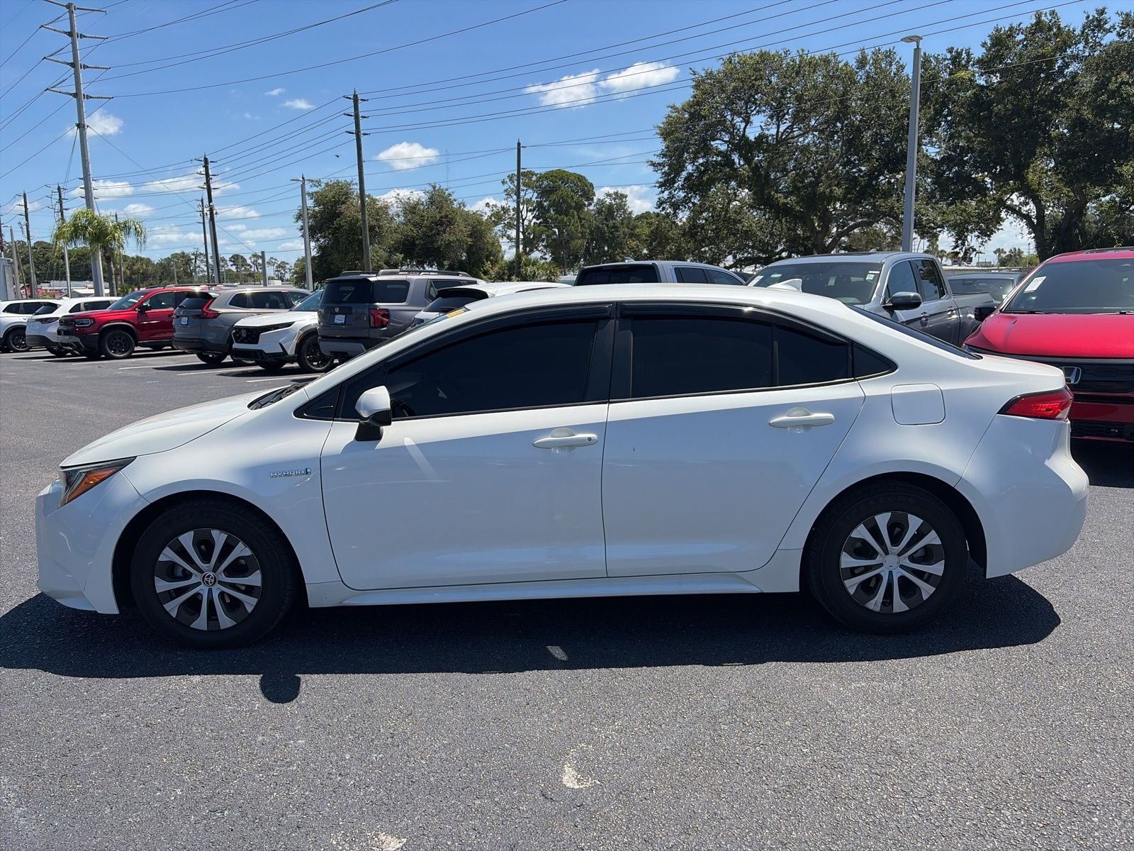 Used 2020 White Toyota LE image 4