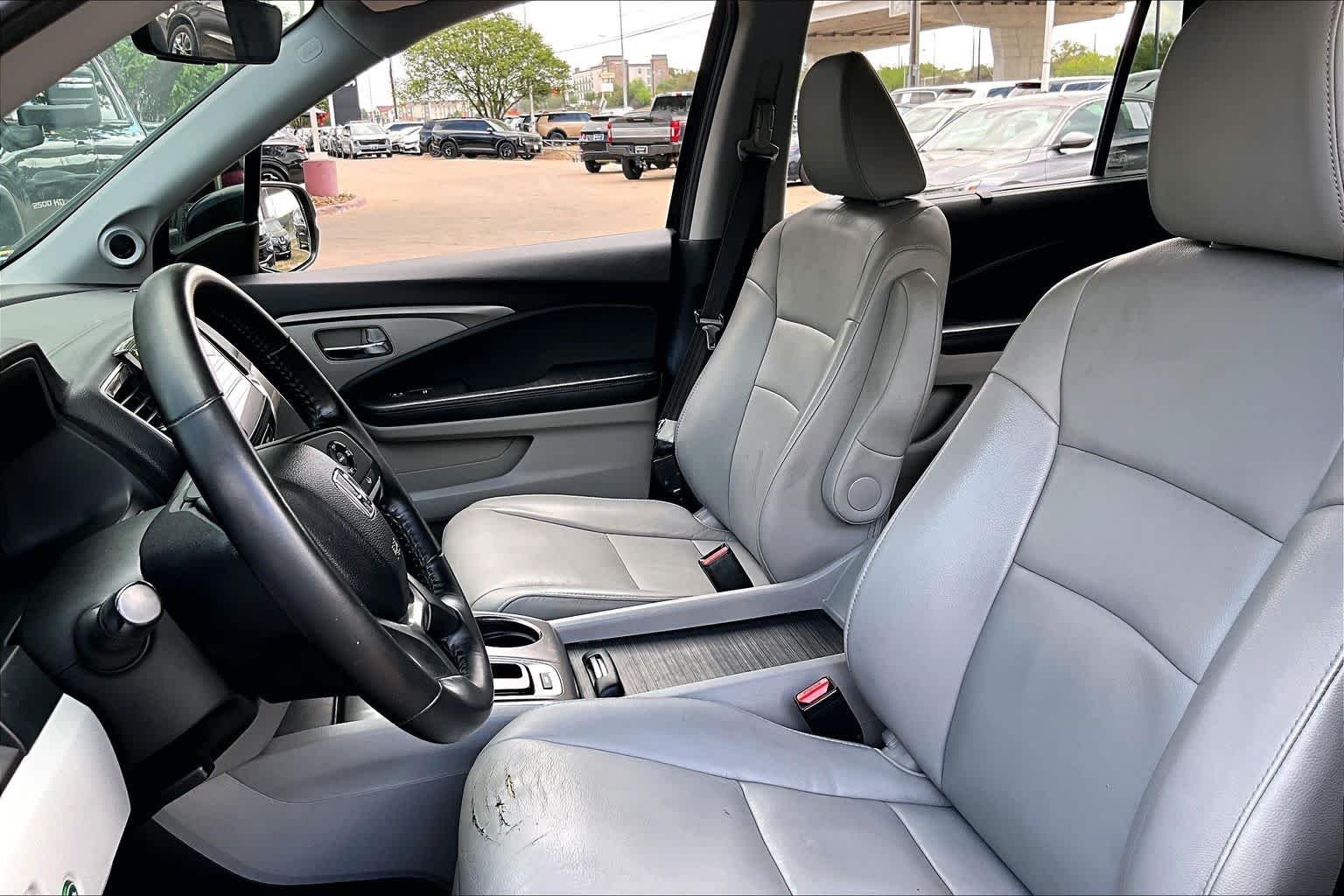 Used 2019 Obsidian Blue Pearl Honda EX-L image 14
