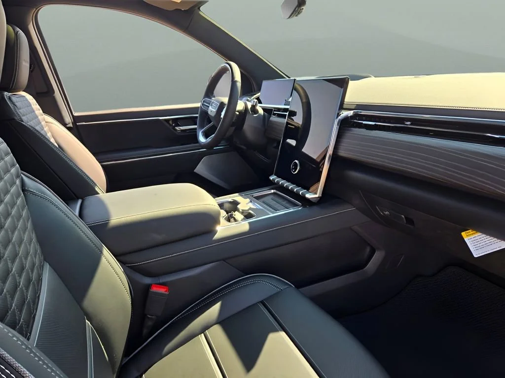 2025 GMC Sierra EV Denali - Photo 9