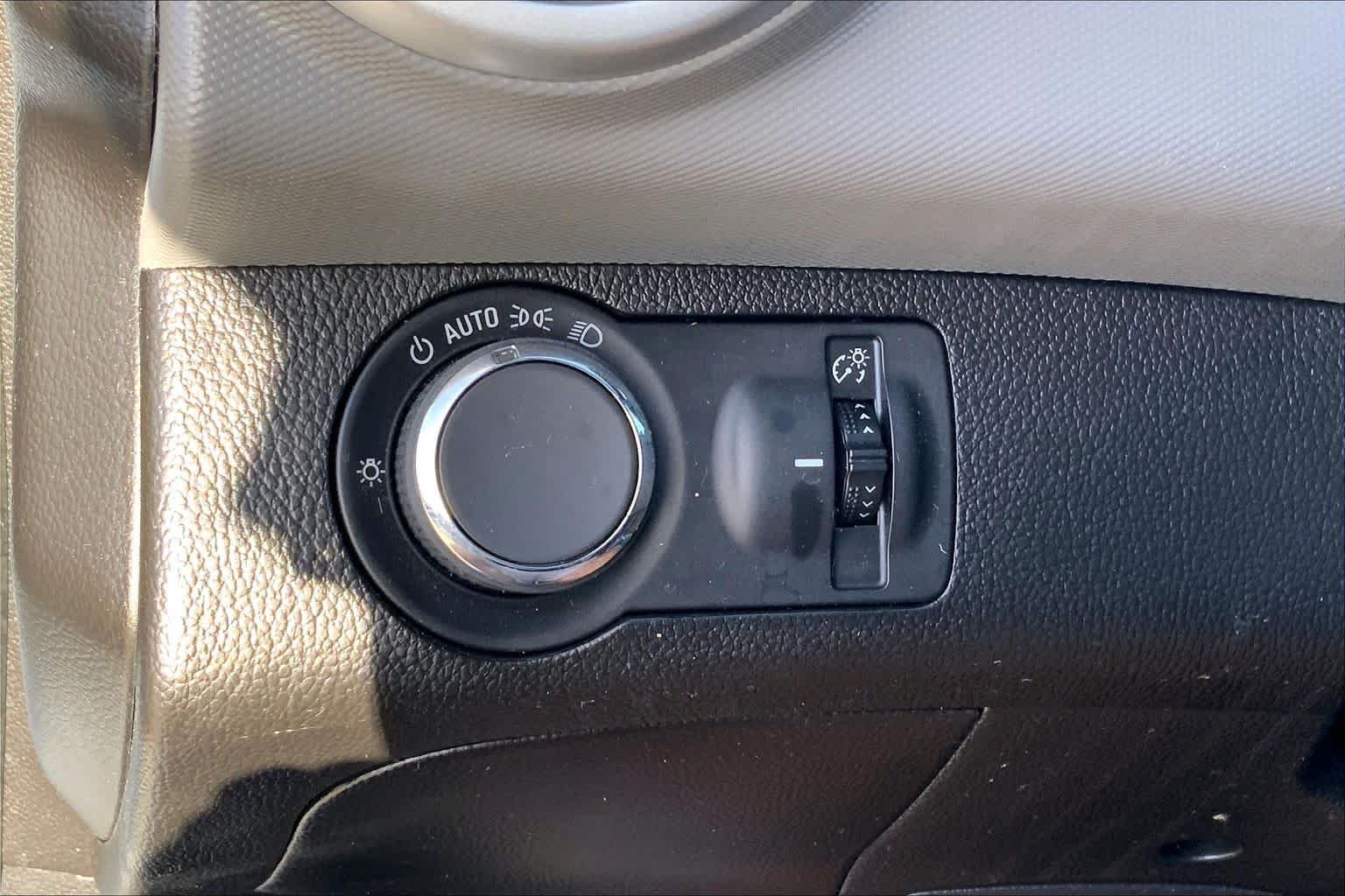 Used 2018 Arctic Blue Metallic Chevrolet LT image 33
