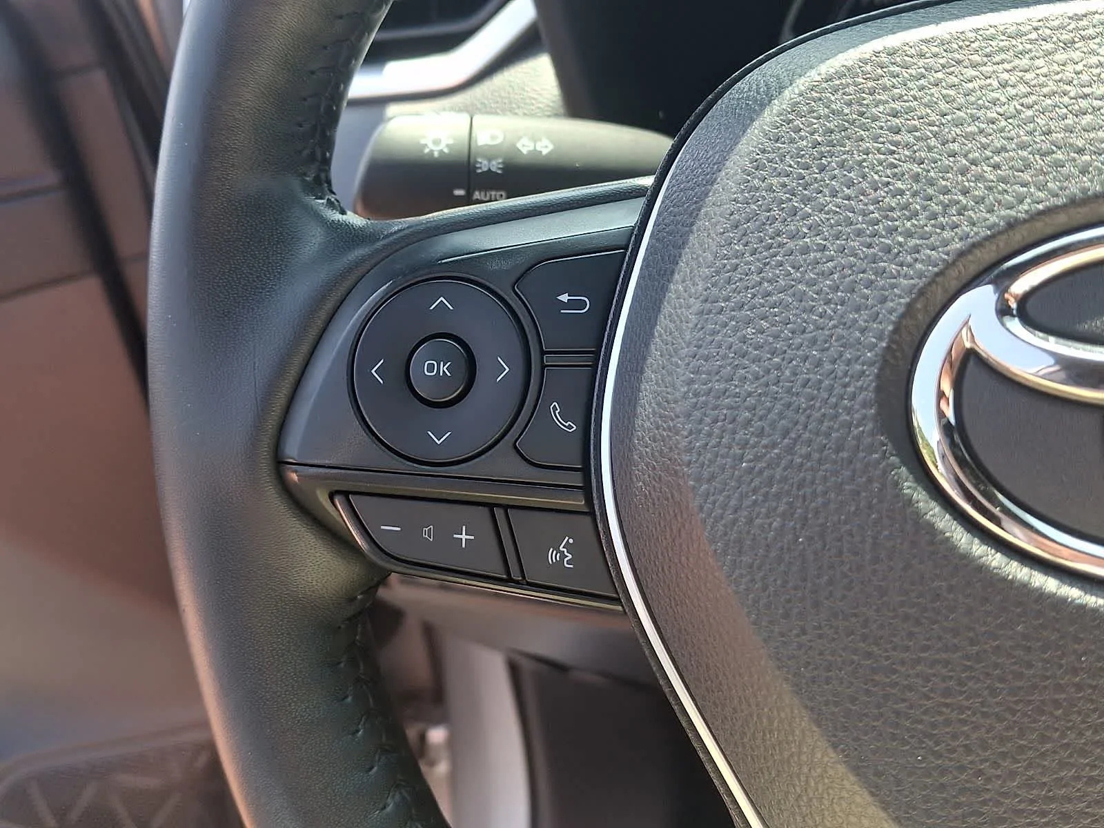Certified Used 2022 Silver Sky Metallic/Midnight Black Metallic Toyota Hybrid XSE image 19