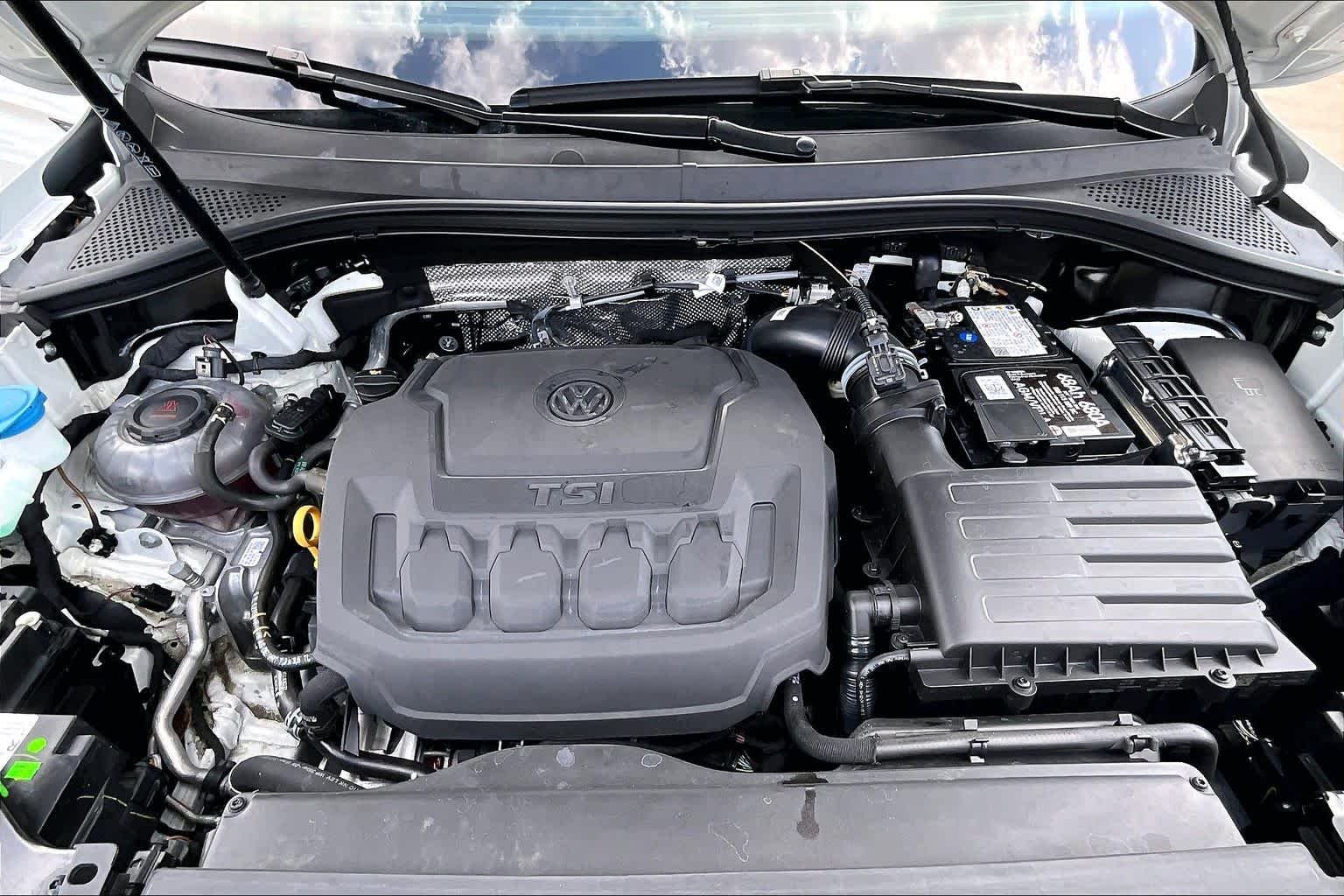 Used 2024 Pure White Volkswagen SE image 30