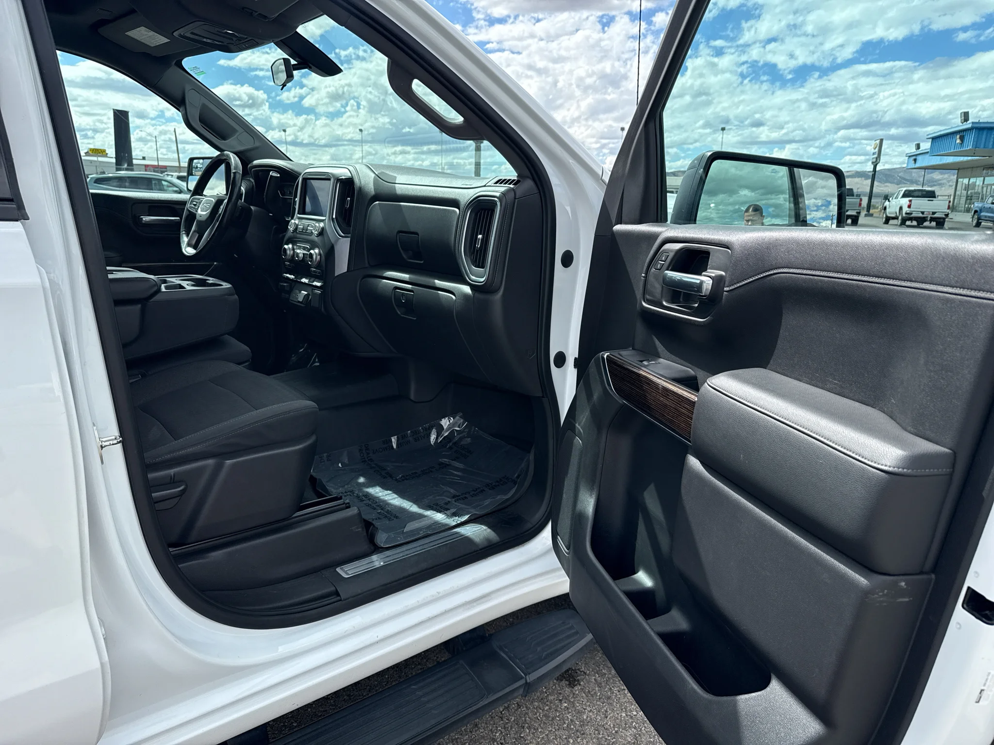 Used 2020 SUMMIT WHITE GMC Elevation image 18