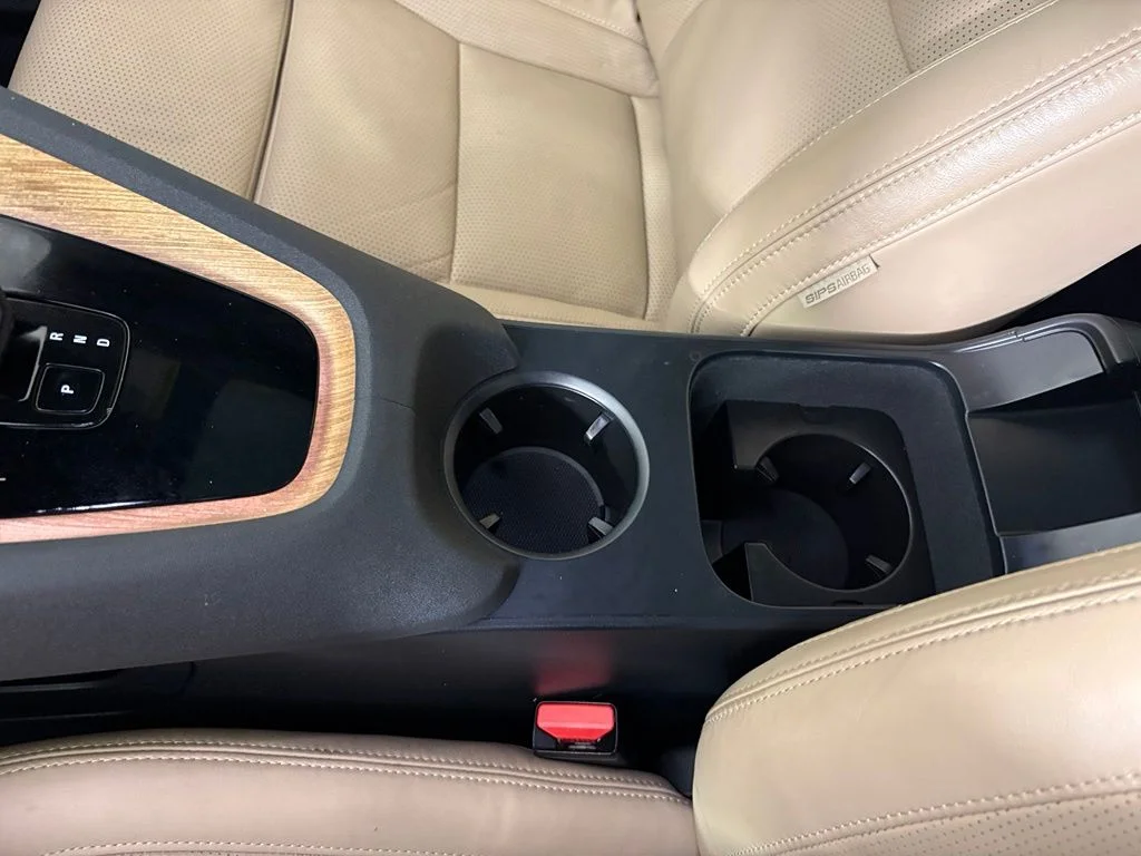 Used 2022 Gold Polestar Long Range Dual Motor image 31