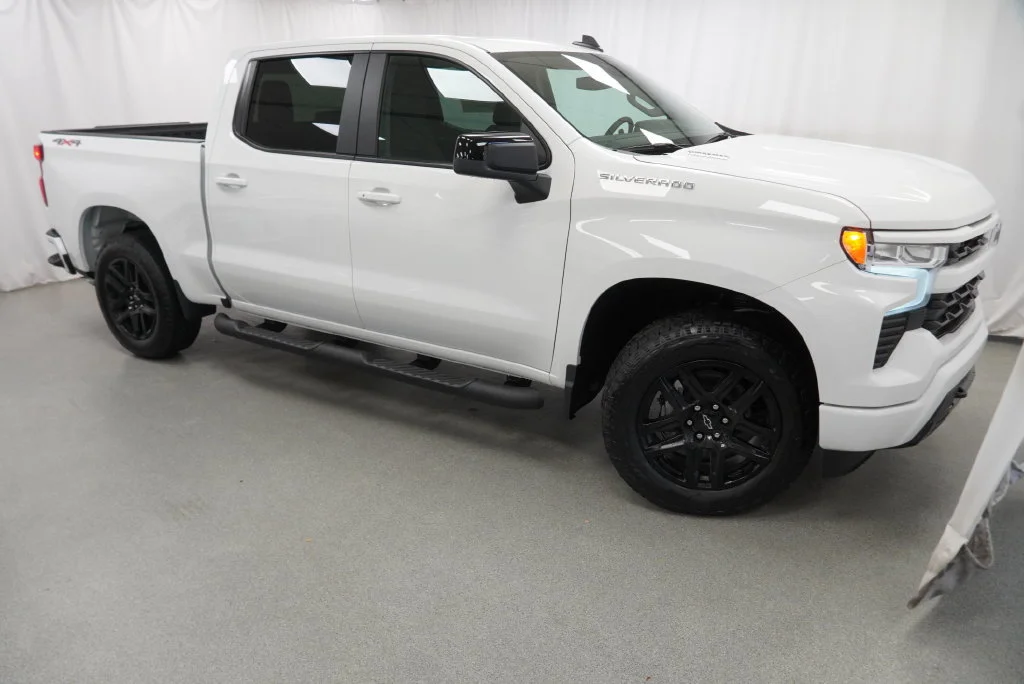 New 2026 Summit White Chevrolet RST image 6