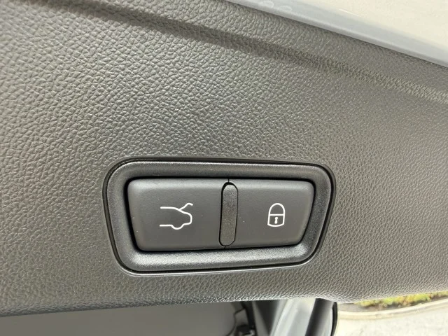 Used 2024 Bianco Astro Metallic Maserati GT AWD image 19