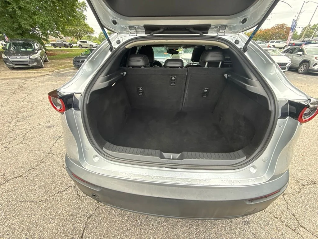 Used 2021 Silver Mazda Preferred image 5