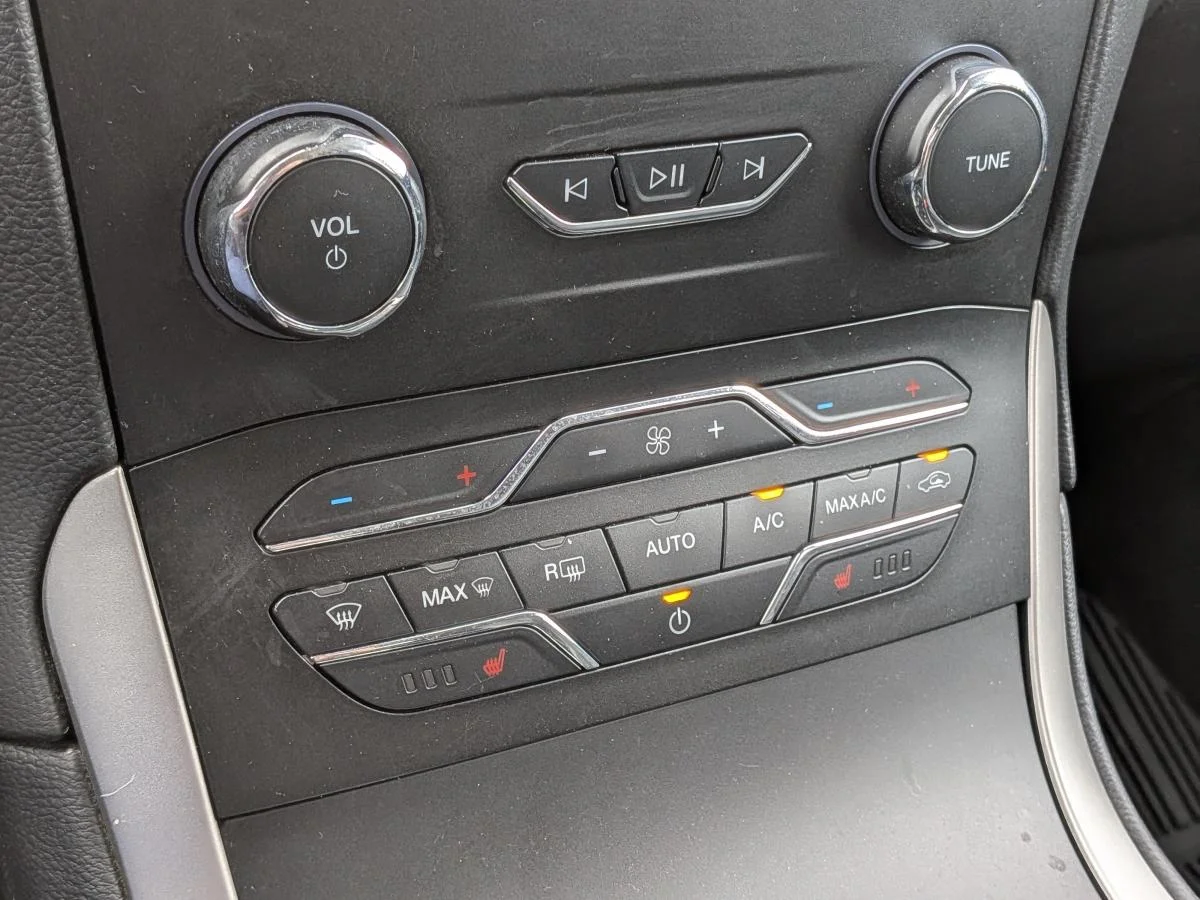 Used 2019 White Ford Sel Awd image 25