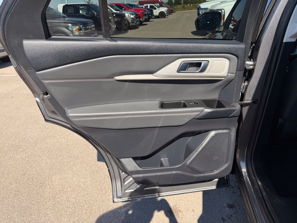 Used 2025 Gray Ford Active image 9