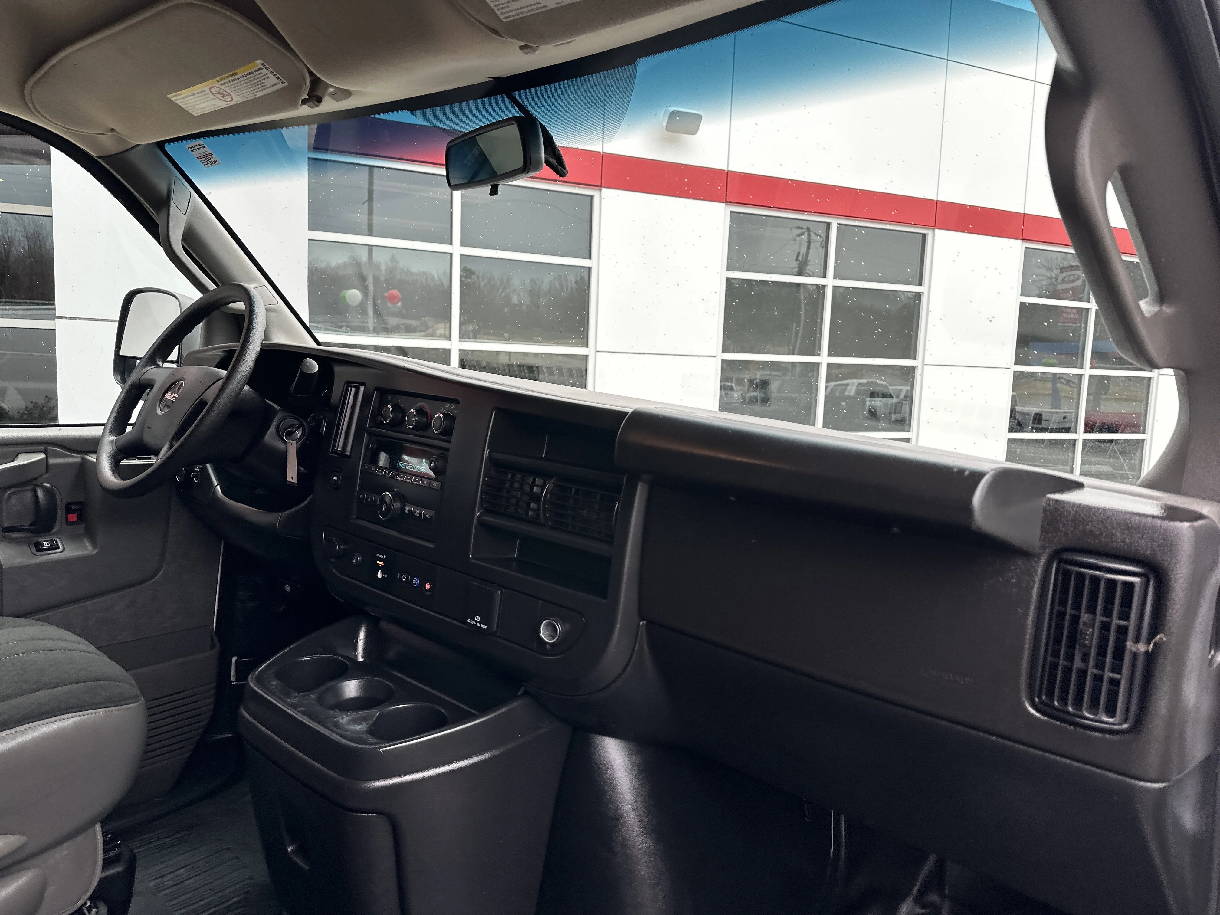 2023 GMC Savana Cargo Work Van - Photo 20
