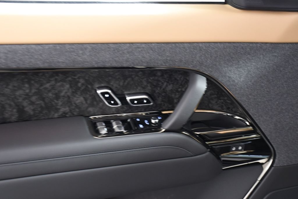 New 2026 Santorini Blk Land Rover Dynamic SE image 15