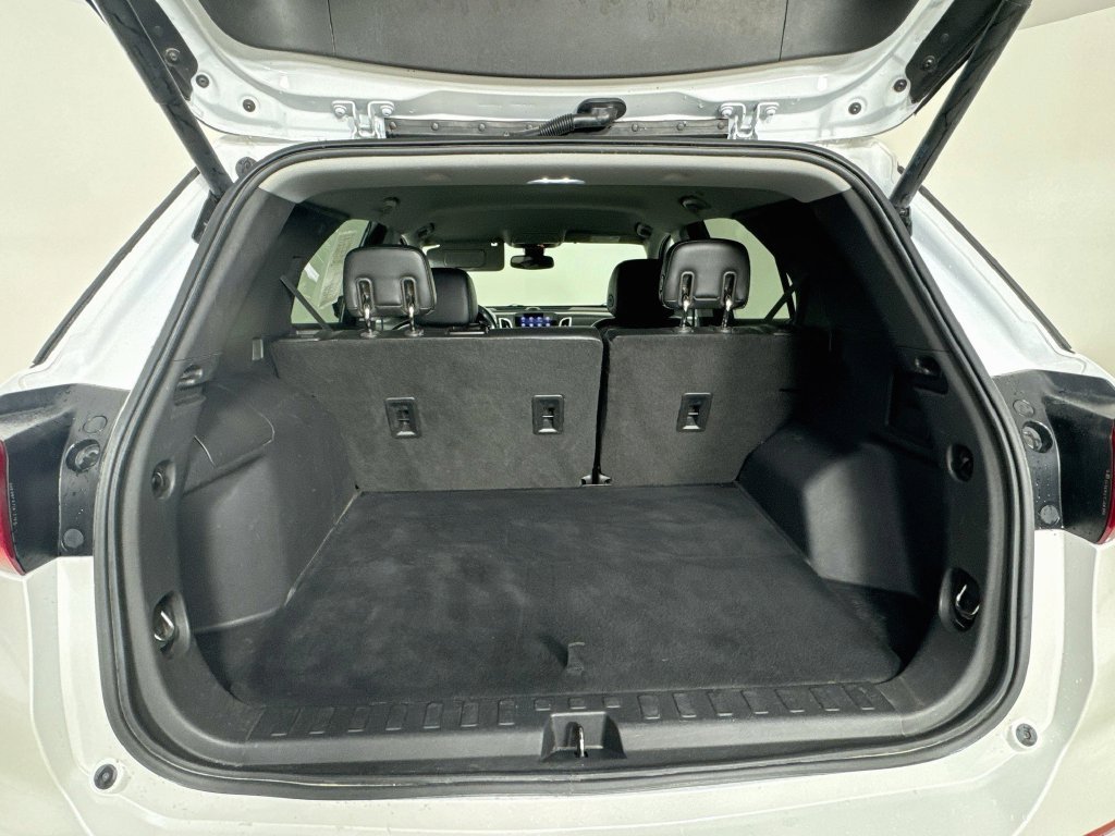 Used 2020 Iridescent Pearl Tricoat Chevrolet Premier image 29