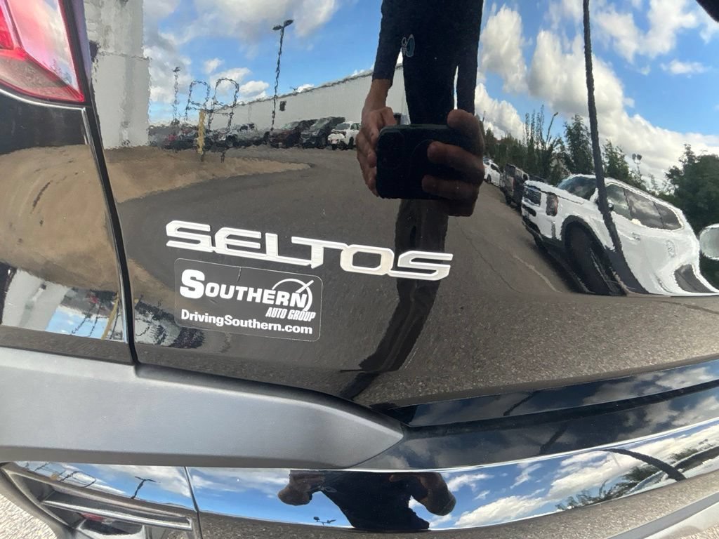 Used 2025 Fusion Black Kia S image 25