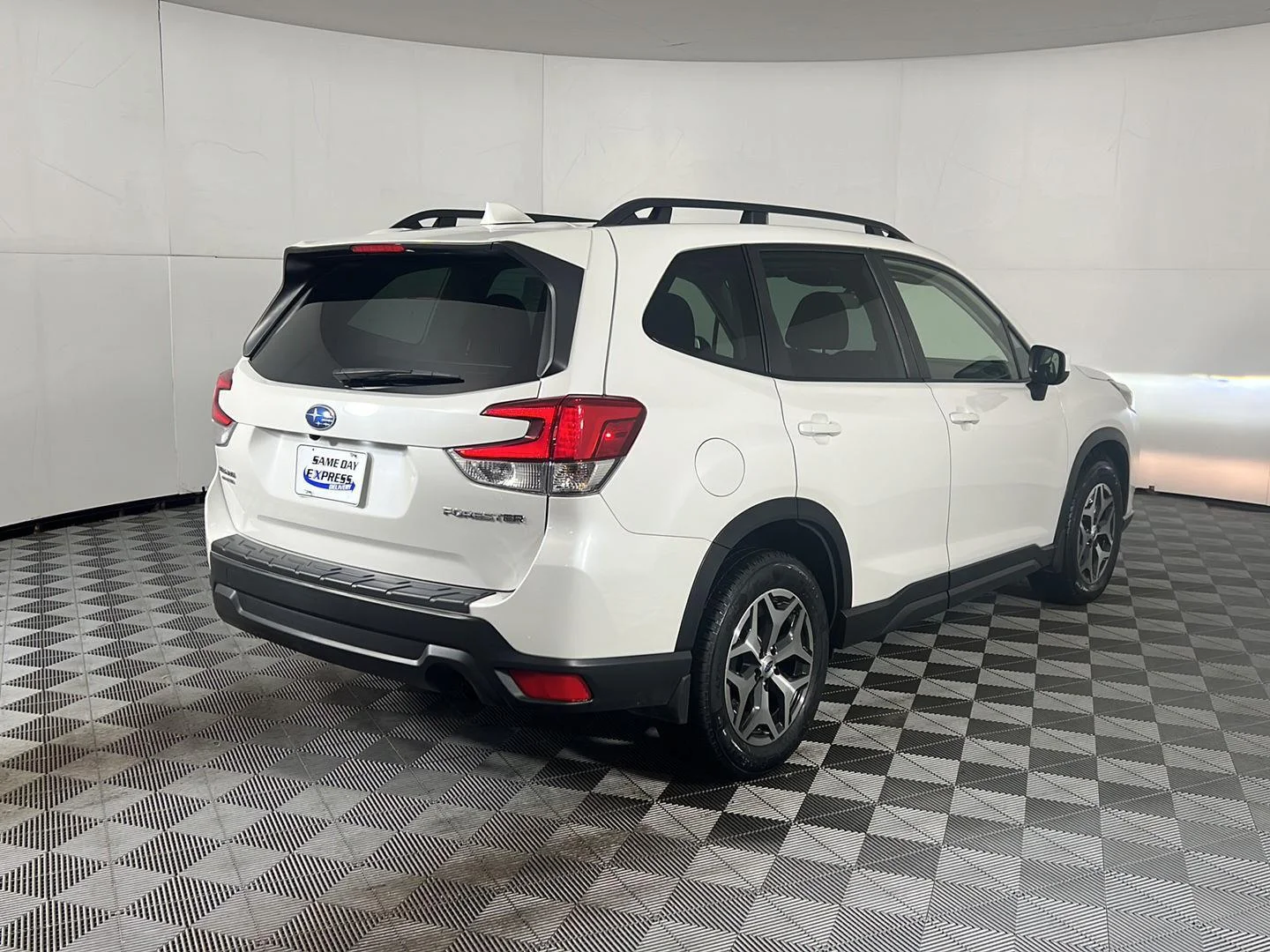 Used 2023 Crystal White Pearl Subaru Premium image 10