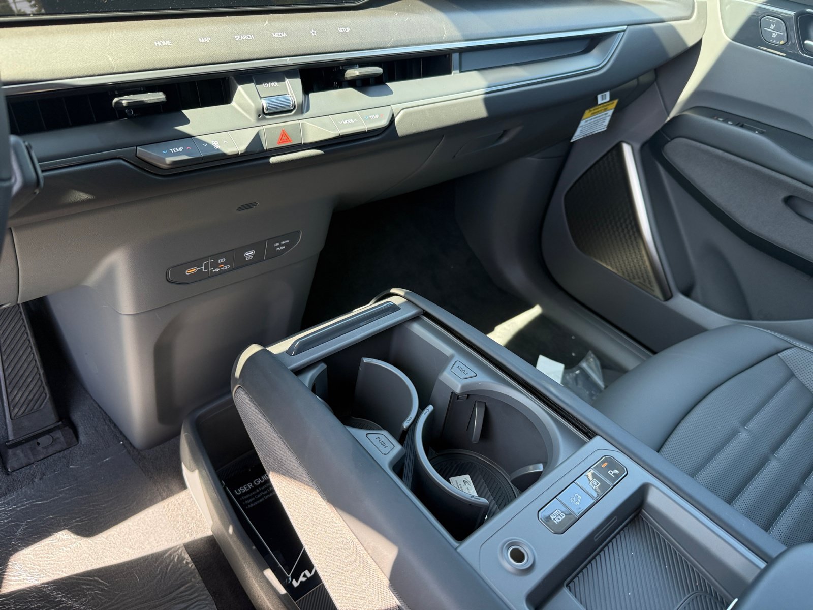New 2026 Glacial White Pearl Kia Land AWD image 13