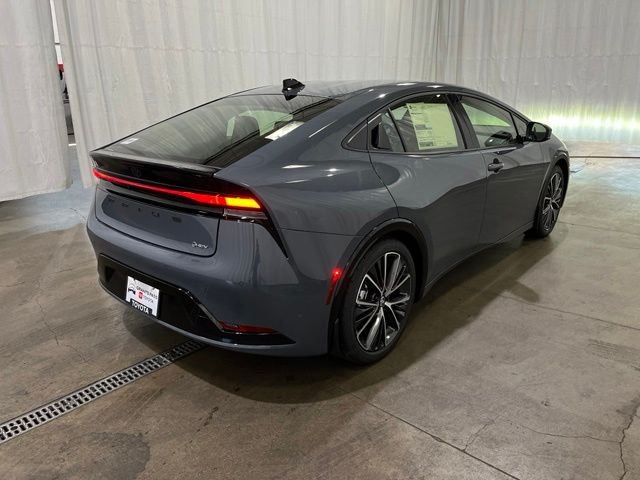New 2027 Guardian Gray Toyota  XLE image 3