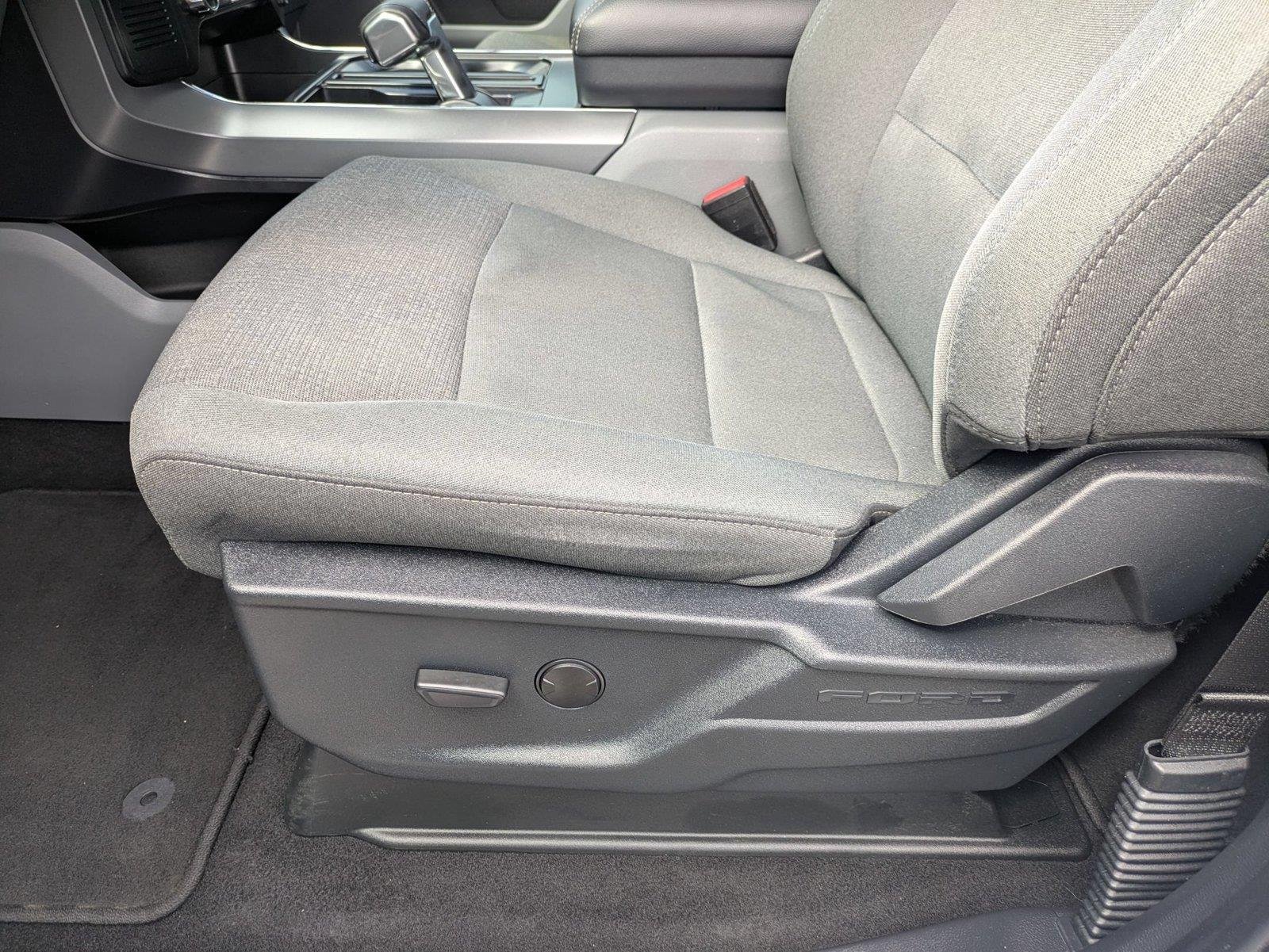Used 2025 Oxford White Ford XLT image 15
