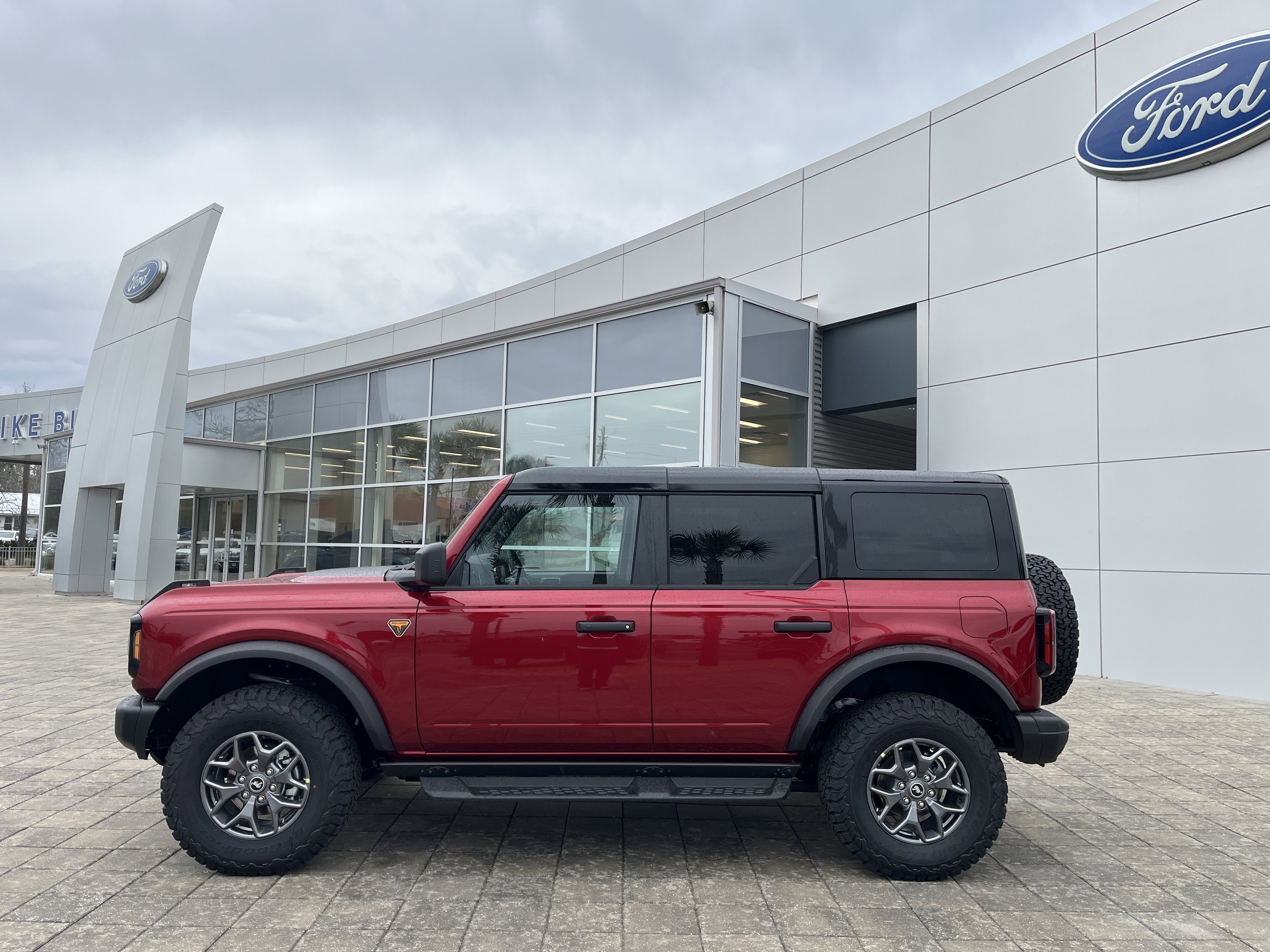 New 2025 Ruby Red Metallic Tinted Clearcoat Ford Badlands® image 4