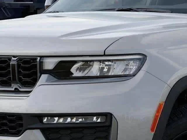 New 2026 Silver Zynith Exterior Paint Jeep Limited image 2