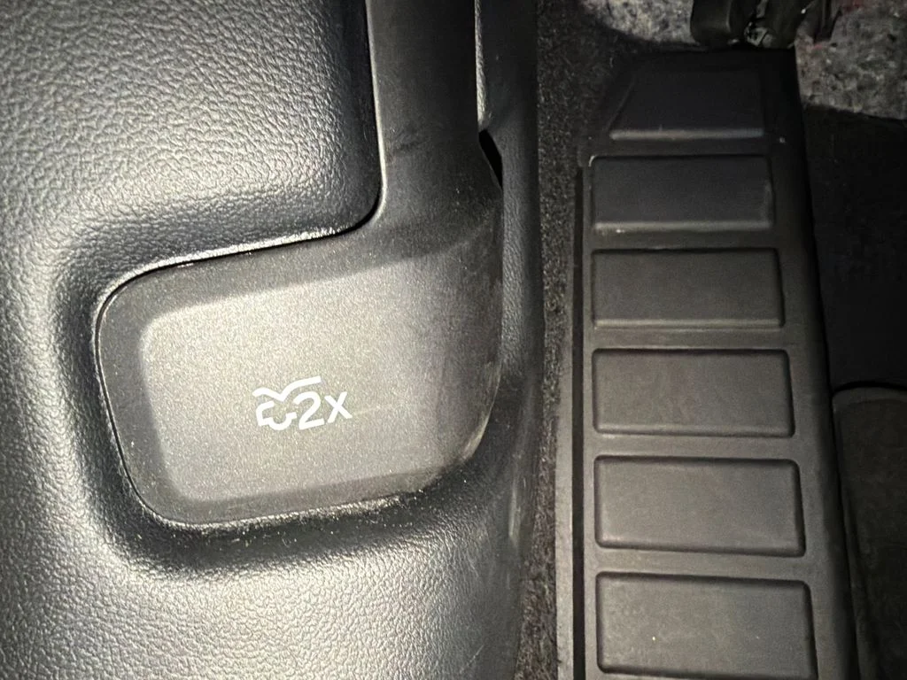Used 2025 AGATE BLACK METALLIC Ford Active image 19