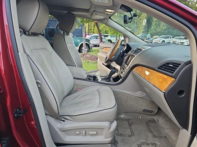 Used 2015 Red Lincoln Base image 10