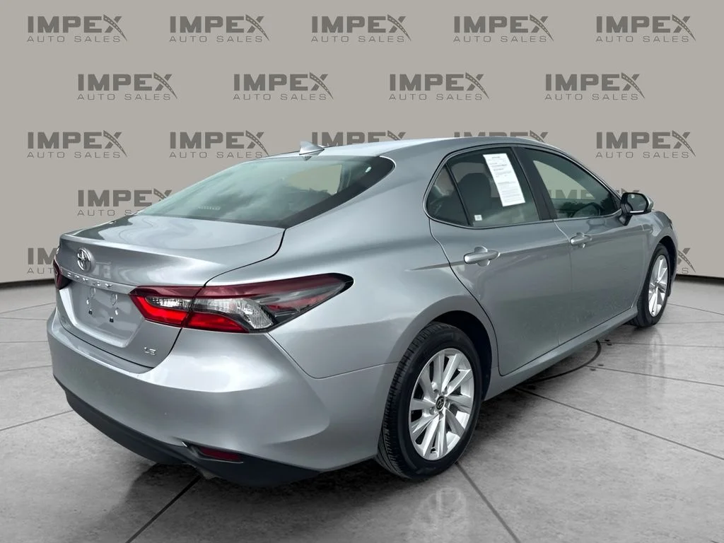 Used 2022 Silver Toyota LE image 3