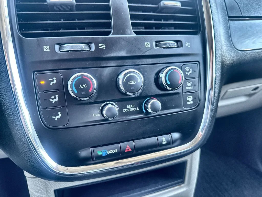 Used 2018 White Dodge SE image 18