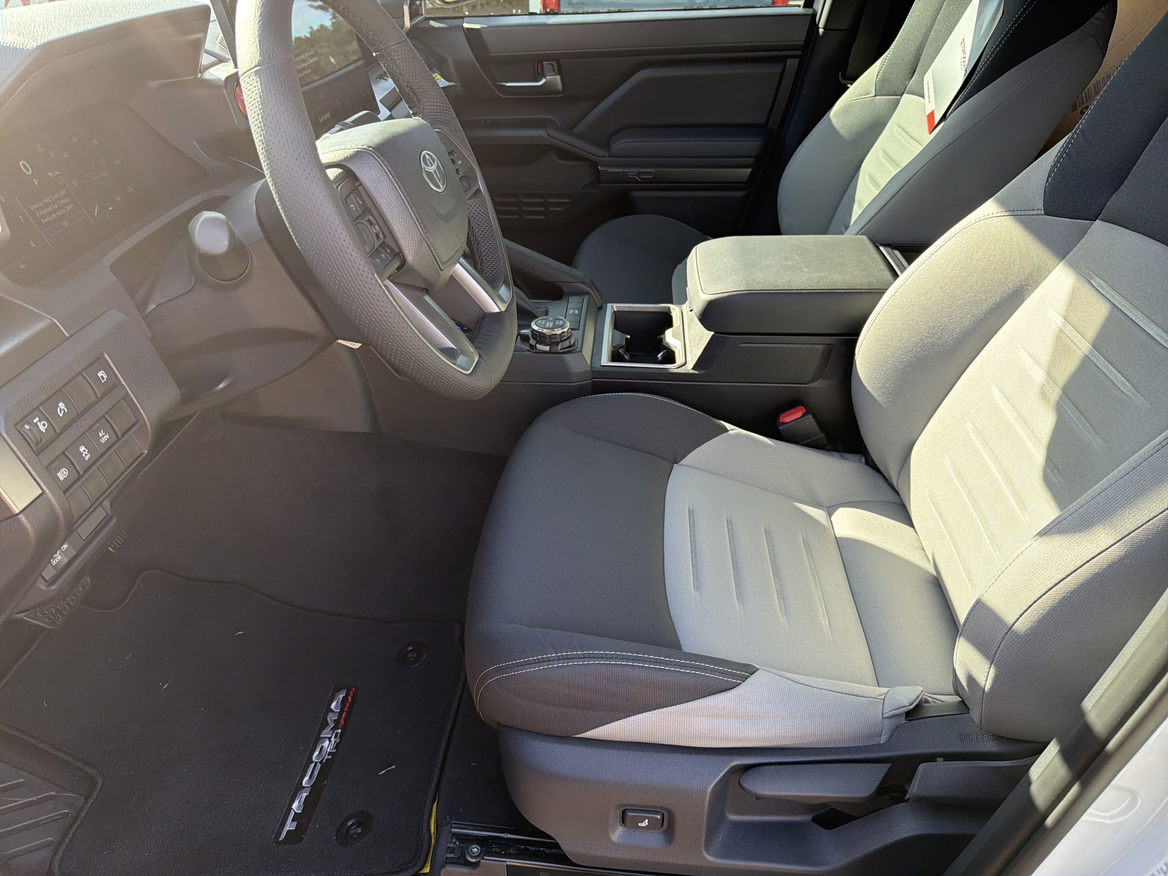 2025 Toyota Tacoma TRD Off Road - Photo 18