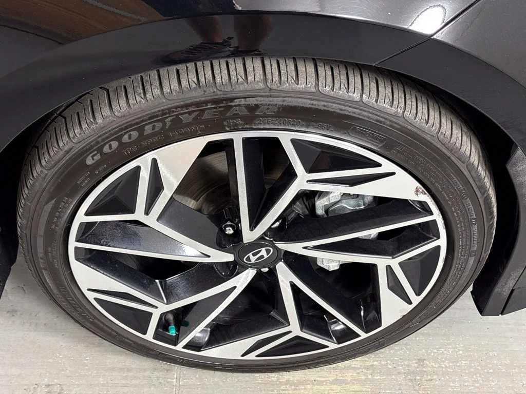 Used 2023 Black Hyundai SEL image 14