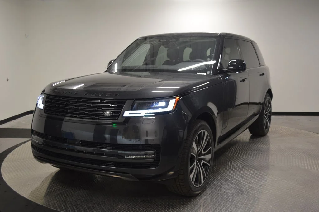 New 2026 Carpathian Gray Premium Metallic Land Rover SE image 1