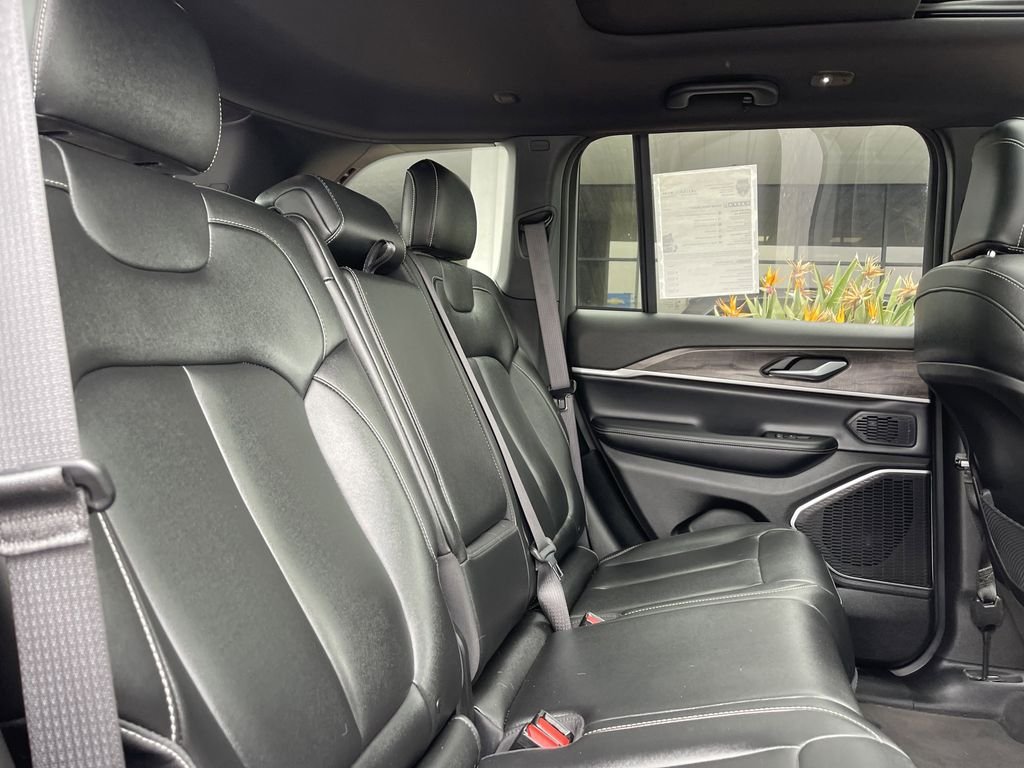 Used 2024 Silver Jeep 4xe image 29
