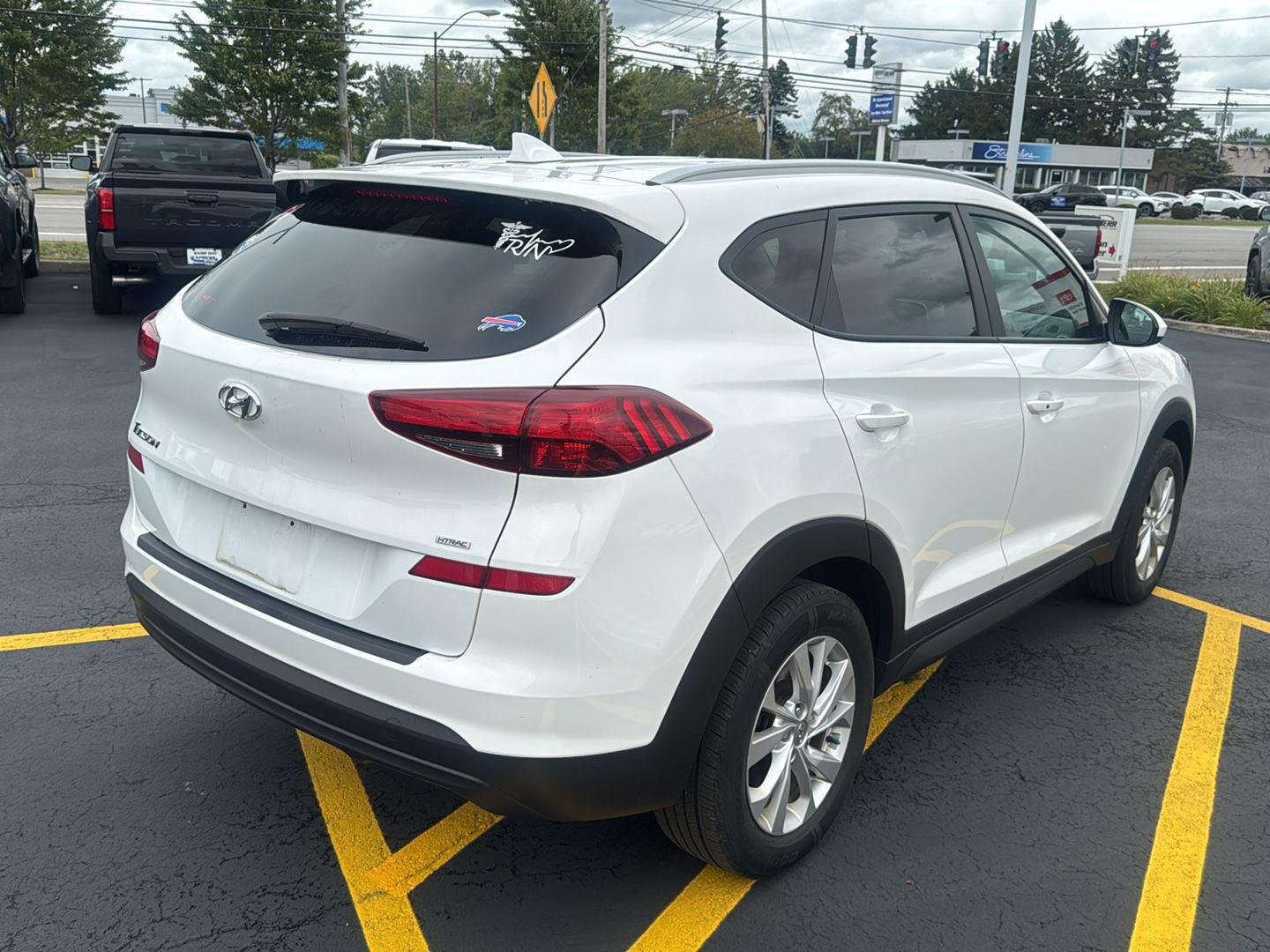 Used 2021 Winter White Hyundai Value image 6