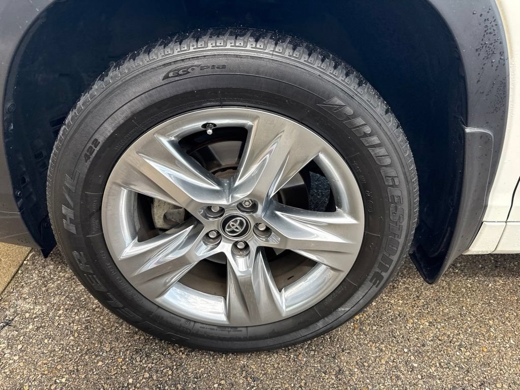 Used 2018 Blizzard Pearl Toyota Limited image 13