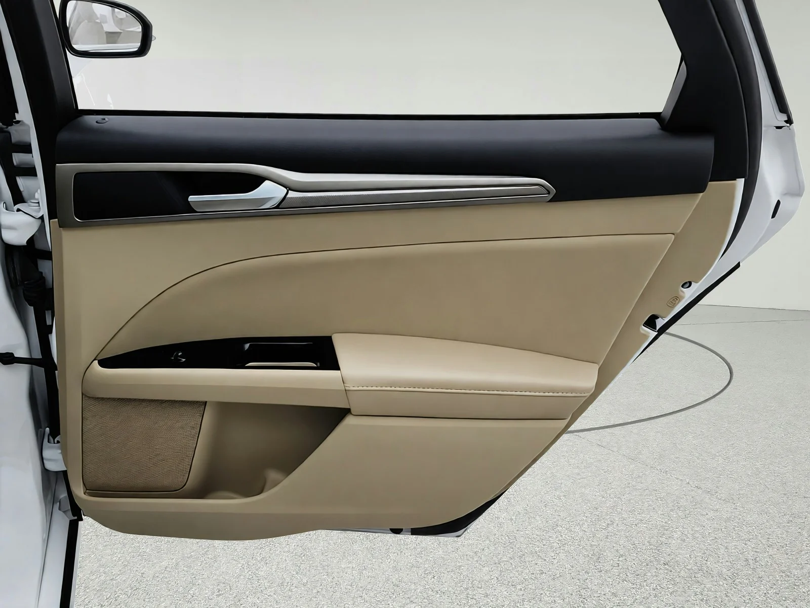 Used 2015 Oxford White Ford SE image 31