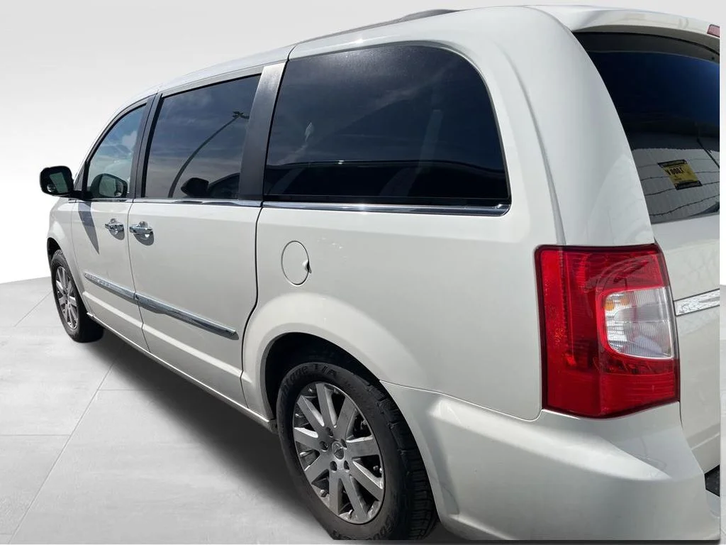 Used 2011 Chrysler Town & Country Touring-L with VIN 2A4RR8DG0BR779924 for sale in Plainfield, IN