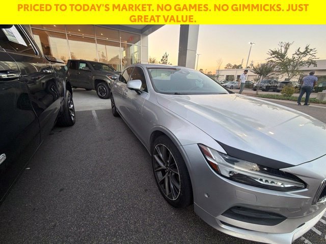 Used 2018 Silver Volvo T5 Momentum image 8